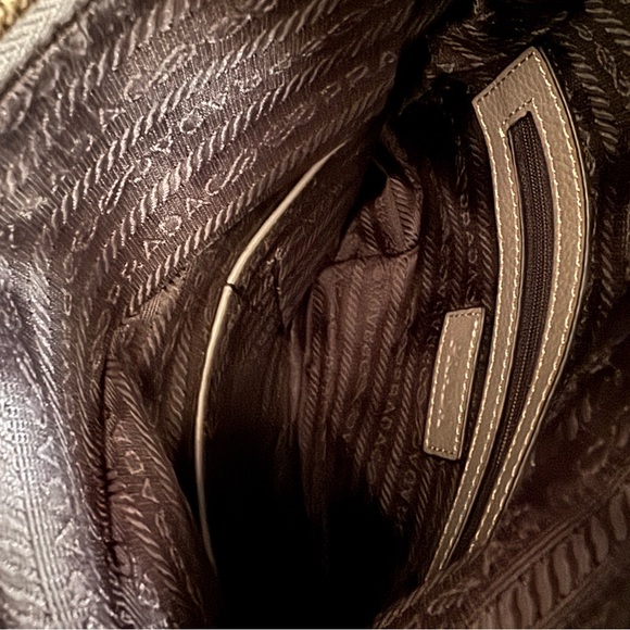 Prada sling - Picture 3 of 3